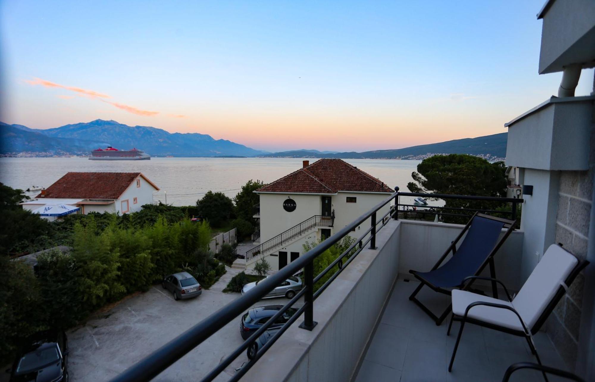 Apartments Cukovic Херцег Нови Екстериор снимка