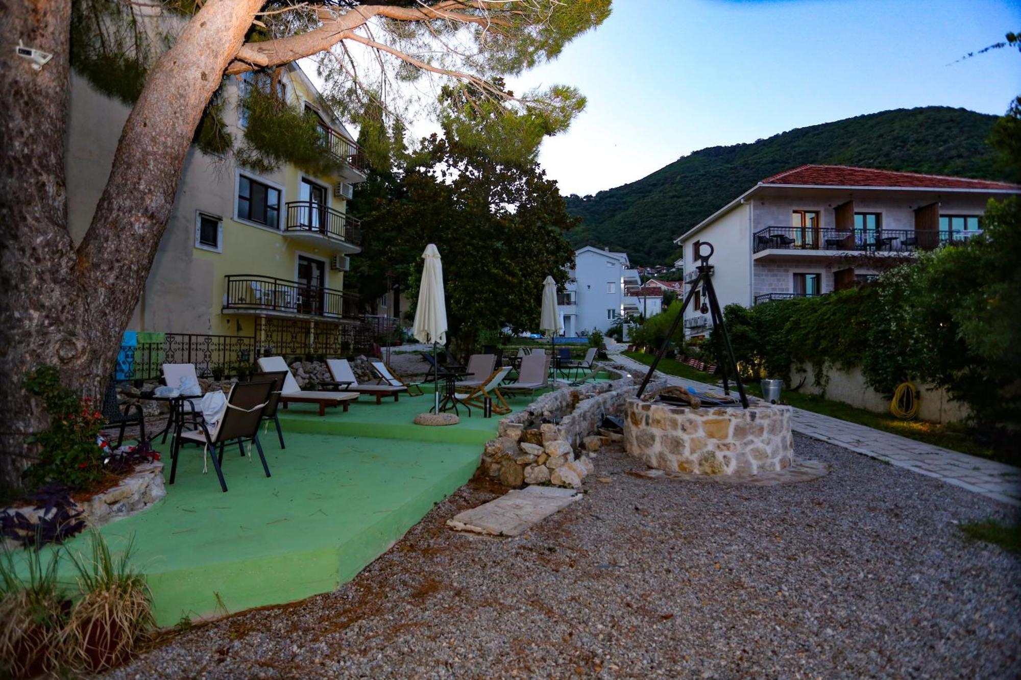 Apartments Cukovic Херцег Нови Екстериор снимка